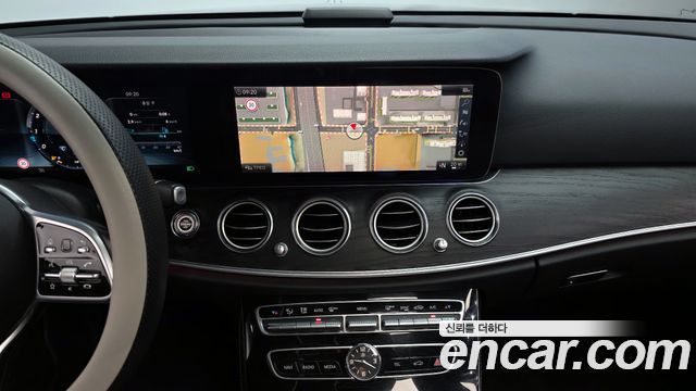Mercedes-Benz E-Class E300 4MATIC Avnatgarde