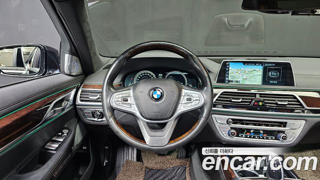 BMW 7-Series 750Li xDrive Premium