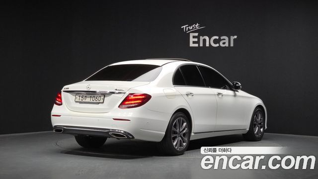 Mercedes-Benz E-Class E300 4MATIC Avnatgarde