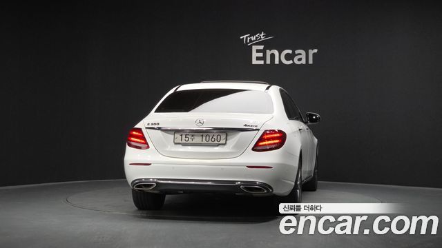 Mercedes-Benz E-Class E300 4MATIC Avnatgarde