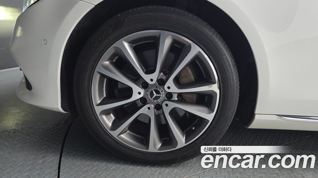 Mercedes-Benz E-Class E300 4MATIC Avnatgarde
