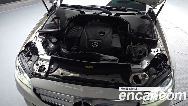 Mercedes-Benz E-Class E300 4MATIC Avnatgarde