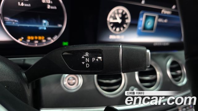 Mercedes-Benz E-Class E300 4MATIC Avnatgarde