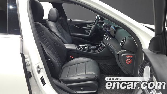 Mercedes-Benz E-Class E300 4MATIC Avnatgarde
