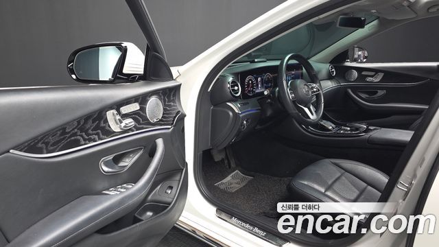Mercedes-Benz E-Class E300 4MATIC Avnatgarde