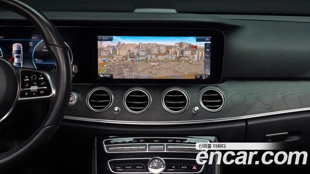 Mercedes-Benz E-Class E300 4MATIC Avnatgarde