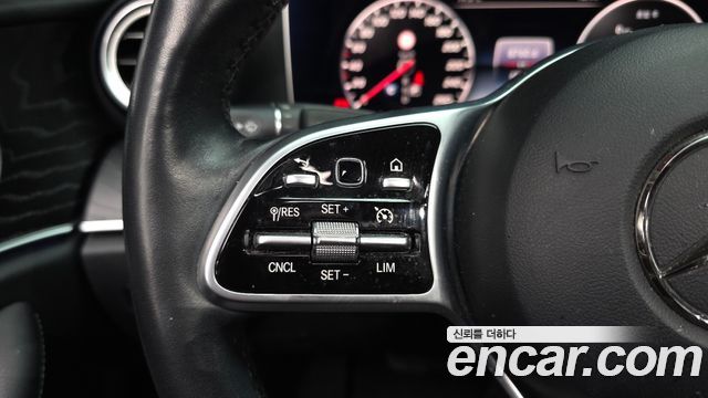 Mercedes-Benz E-Class E300 4MATIC Avnatgarde