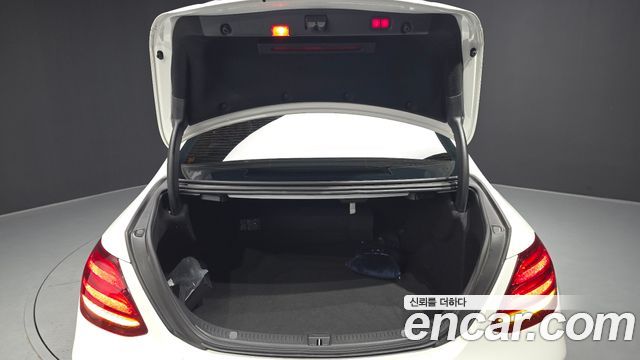 Mercedes-Benz E-Class E300 4MATIC Avnatgarde