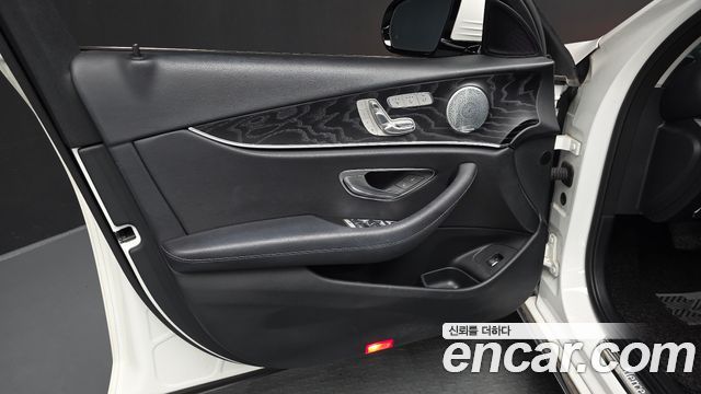 Mercedes-Benz E-Class E300 4MATIC Avnatgarde
