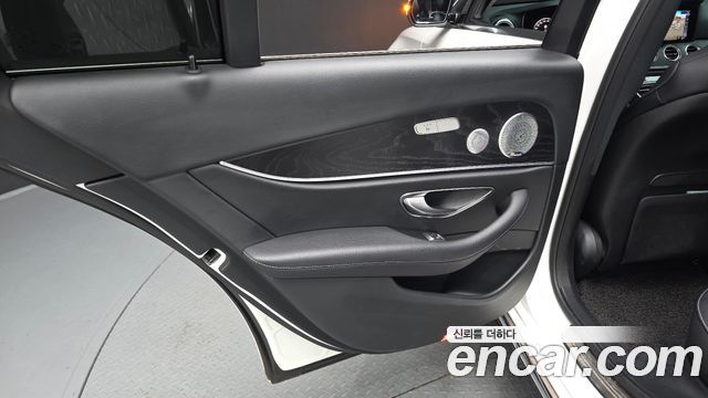 Mercedes-Benz E-Class E300 4MATIC Avnatgarde