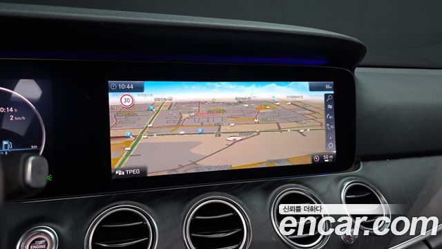 Mercedes-Benz E-Class E300 4MATIC Avnatgarde