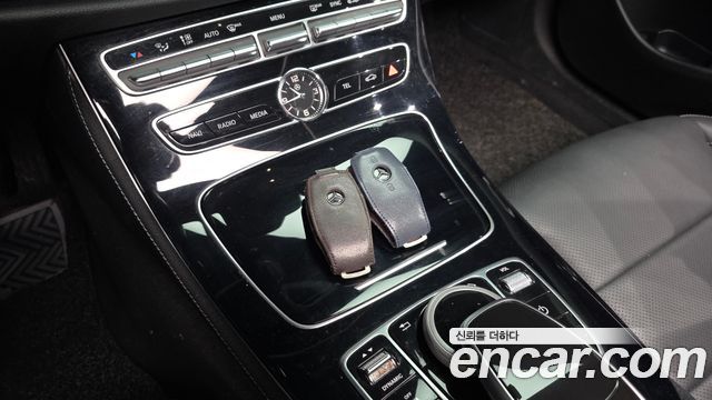 Mercedes-Benz E-Class E300 4MATIC Avnatgarde