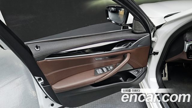 BMW 5-Series 530e M Sport