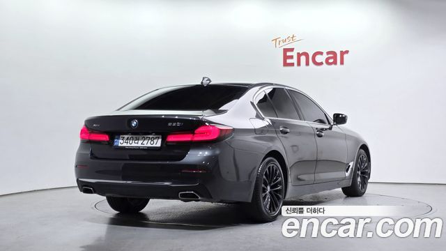 BMW 5-Series 530i xDrive Luxury