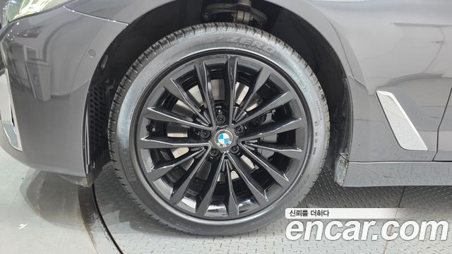 BMW 5-Series 530i xDrive Luxury