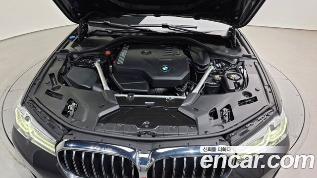 BMW 5-Series 530i xDrive Luxury