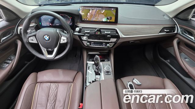 BMW 5-Series 530i xDrive Luxury