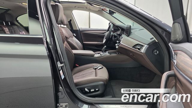 BMW 5-Series 530i xDrive Luxury