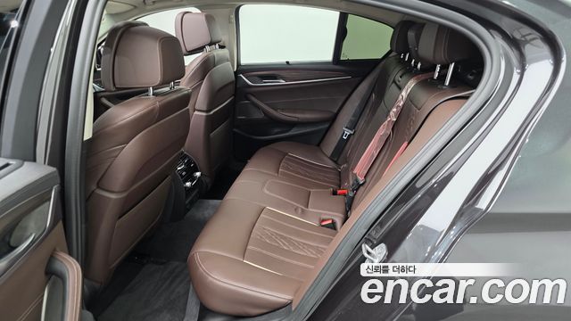 BMW 5-Series 530i xDrive Luxury