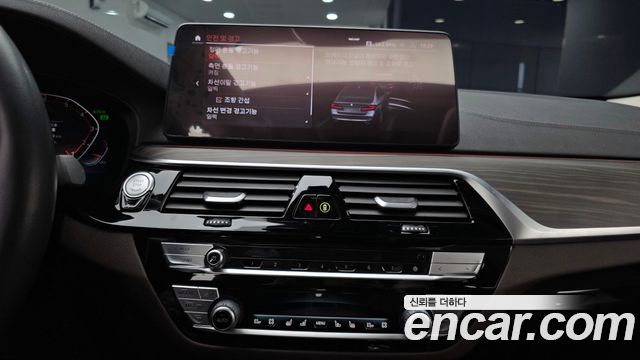 BMW 5-Series 530i xDrive Luxury