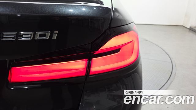 BMW 5-Series 530i xDrive Luxury