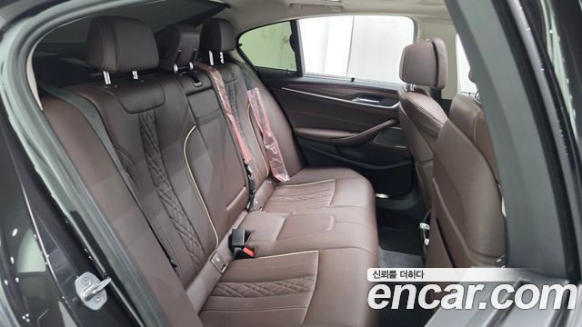 BMW 5-Series 530i xDrive Luxury