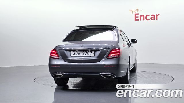 Mercedes-Benz E-Class E300 4MATIC Exclusive