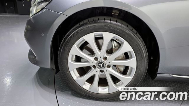 Mercedes-Benz E-Class E300 4MATIC Exclusive