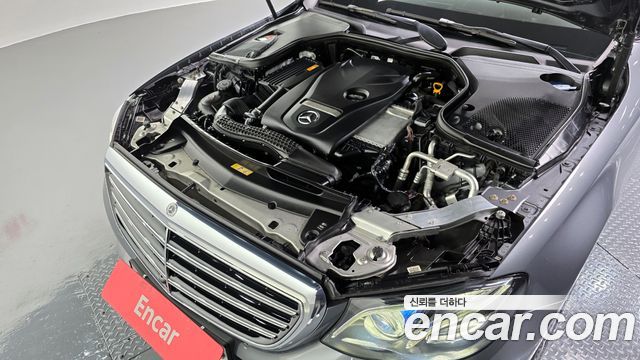 Mercedes-Benz E-Class E300 4MATIC Exclusive