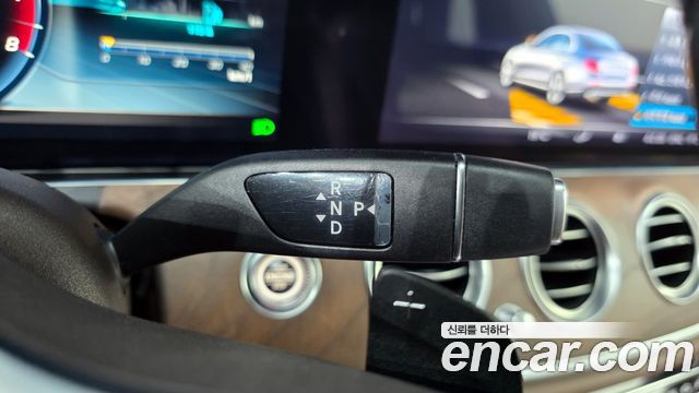 Mercedes-Benz E-Class E300 4MATIC Exclusive