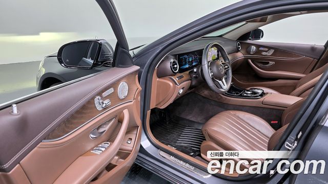 Mercedes-Benz E-Class E300 4MATIC Exclusive