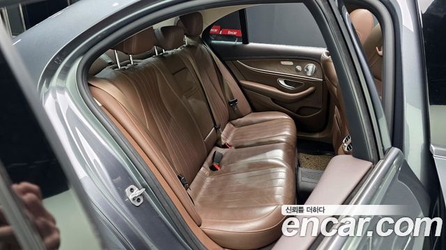 Mercedes-Benz E-Class E300 4MATIC Exclusive