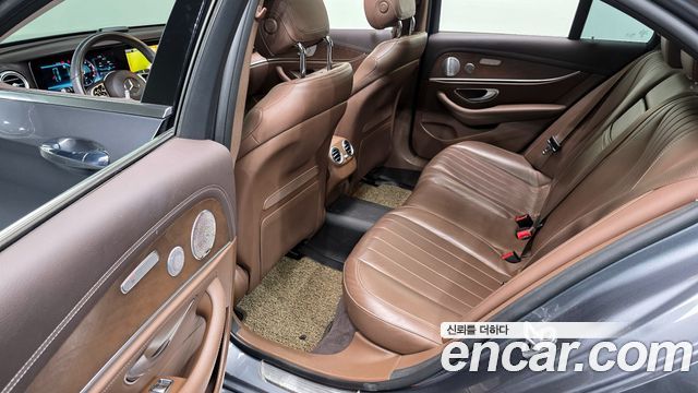 Mercedes-Benz E-Class E300 4MATIC Exclusive