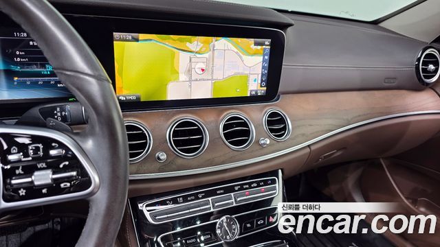 Mercedes-Benz E-Class E300 4MATIC Exclusive