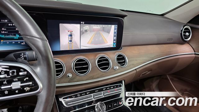 Mercedes-Benz E-Class E300 4MATIC Exclusive
