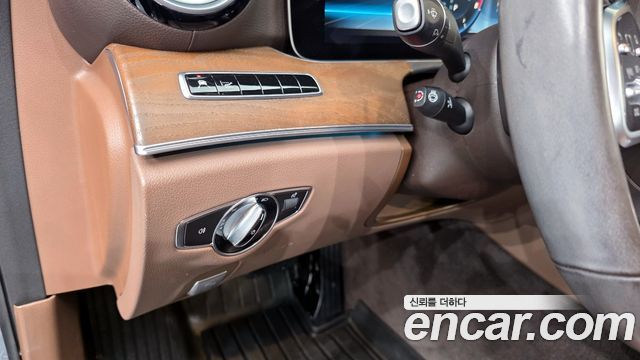 Mercedes-Benz E-Class E300 4MATIC Exclusive