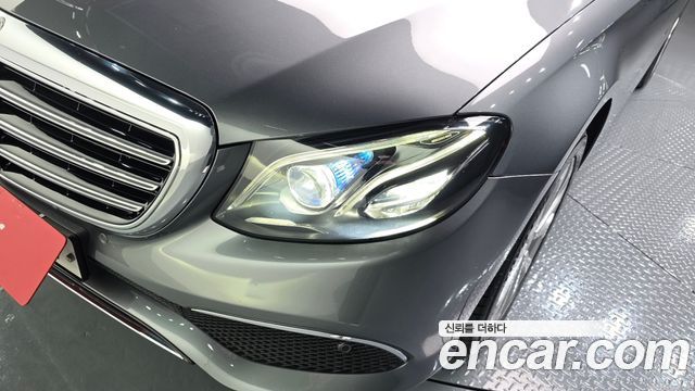 Mercedes-Benz E-Class E300 4MATIC Exclusive