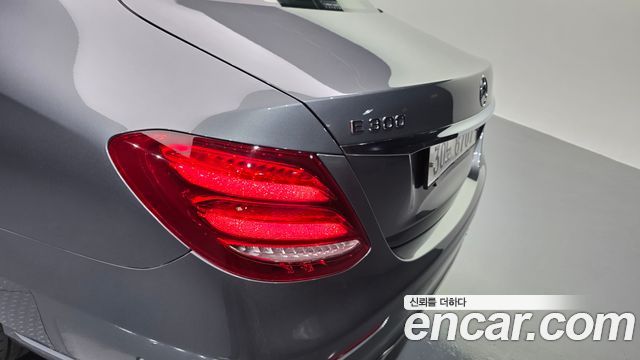 Mercedes-Benz E-Class E300 4MATIC Exclusive
