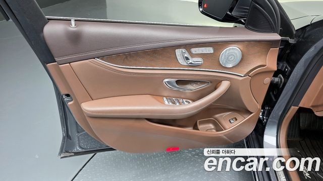 Mercedes-Benz E-Class E300 4MATIC Exclusive