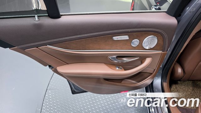 Mercedes-Benz E-Class E300 4MATIC Exclusive