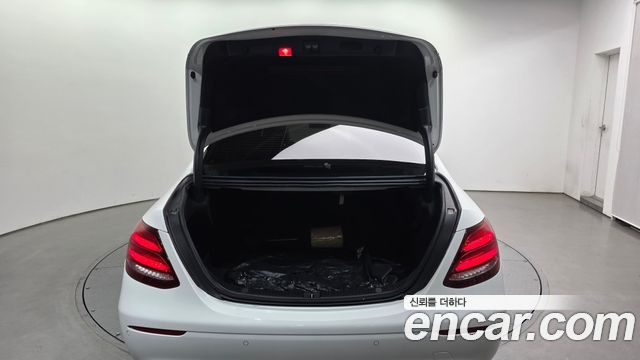 Mercedes-Benz E-Class E300 Avantgarde