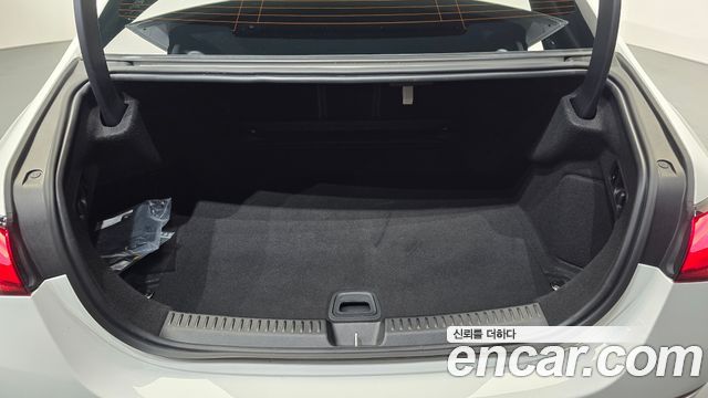 Mercedes-Benz E-Class E200 AMG Line
