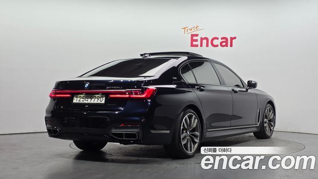 BMW 7-Series M760Li xDrive