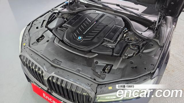 BMW 7-Series M760Li xDrive