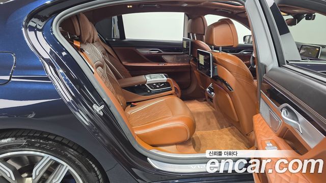 BMW 7-Series M760Li xDrive