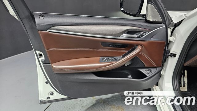 BMW 5-Series 530i M Sport Package Plus