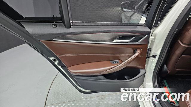 BMW 5-Series 530i M Sport Package Plus
