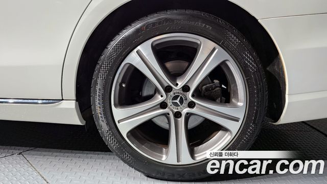 Mercedes-Benz E-Class E300 Avantgarde