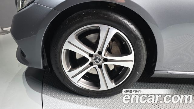Mercedes-Benz E-Class E300 Avantgarde