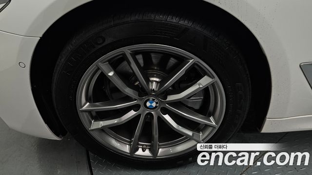 BMW 5-Series 520d xDrive M Sport Package Plus